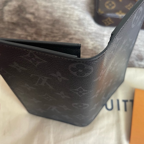 Authentic Louis Vuitton Brazza Wallet - Picture 8 of 13
